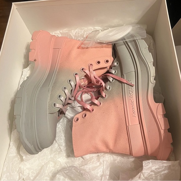 Pink and grey Alexander McQueen boots - Picture 2 of 8